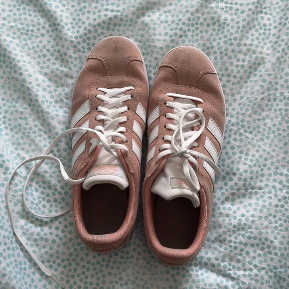 Pink Adidas Sneakers! Women’s size 8.5 - Picture 2 of 7